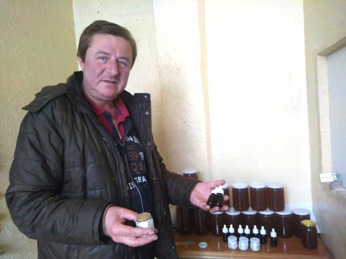 Hisarcıklı Bal Üreticisi Doğal Propolis Üretiyor