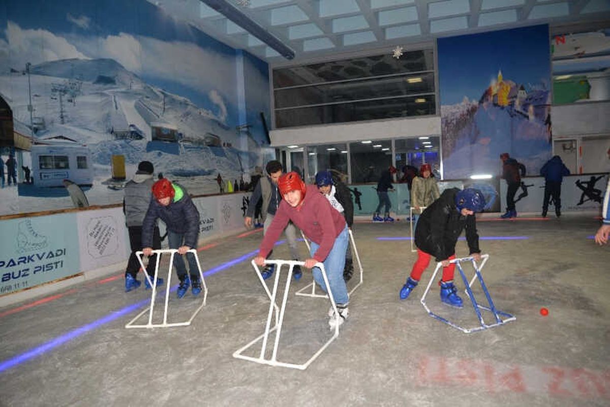 İlk Defa Buz Pisti ile Tanıştılar