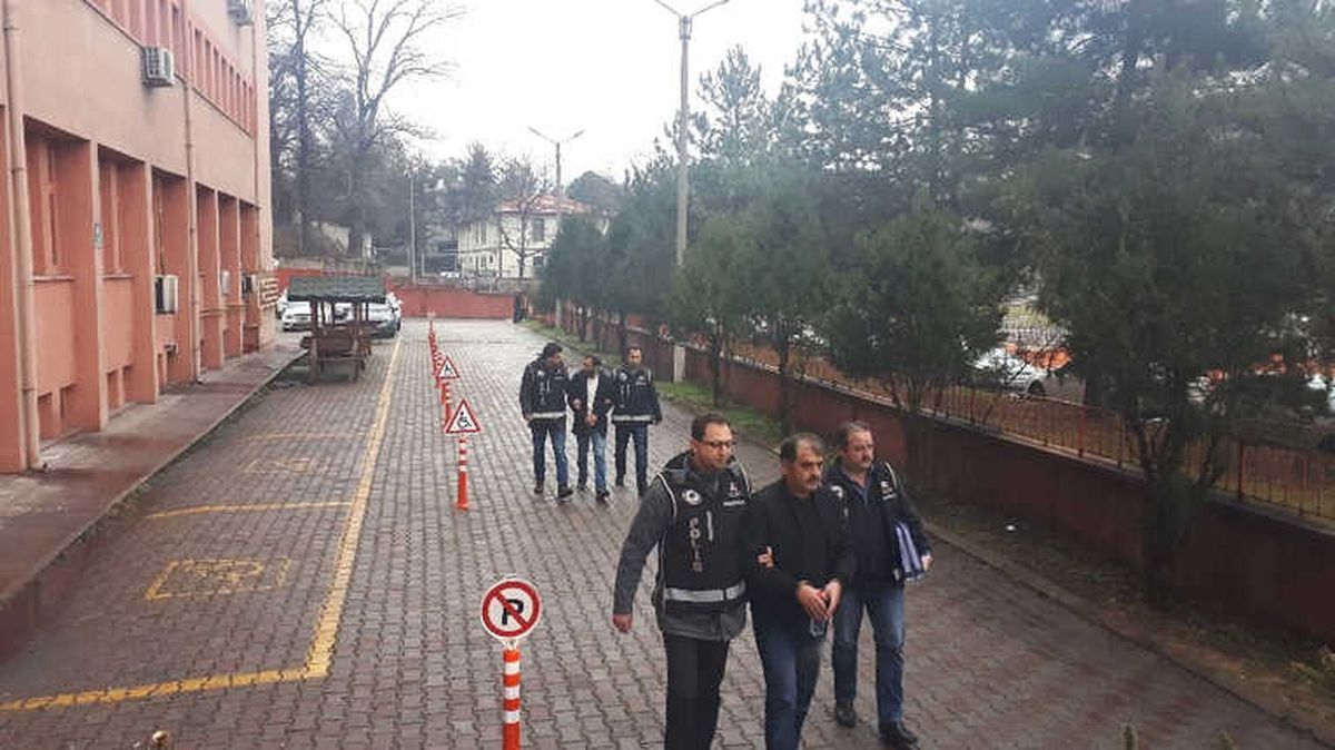 Kamu Kurumlarını Dolandırdıkları İddia Edilen 2 Kişi Serbest Bırakıldı