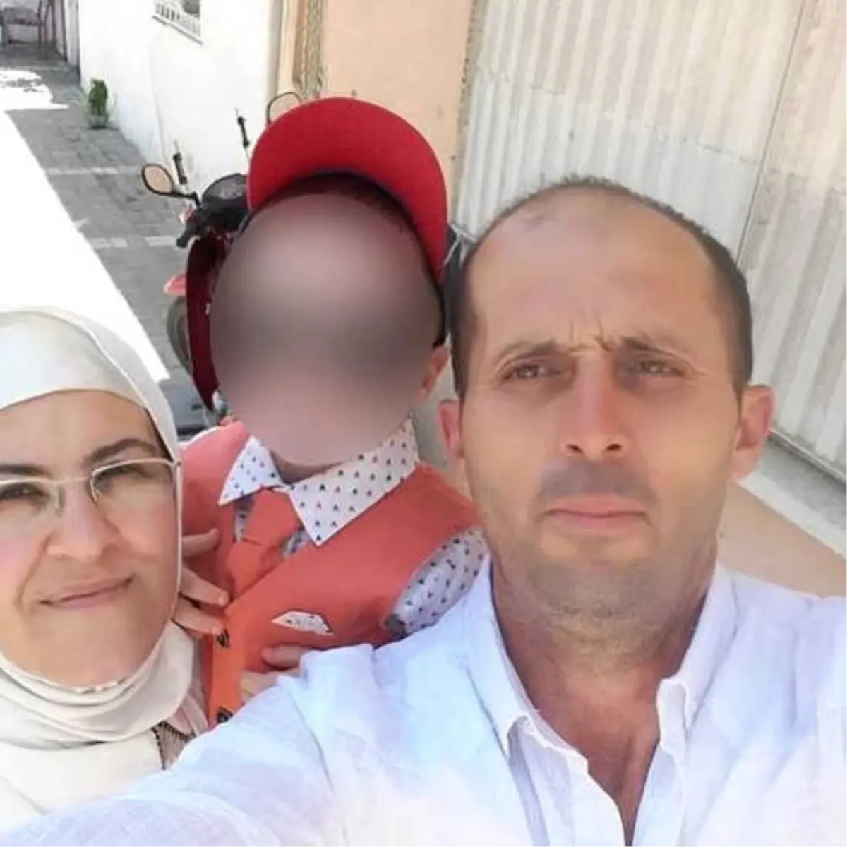 Kardeşini ve Eniştesini Yeğeninin Gözü Önünde Öldürdü