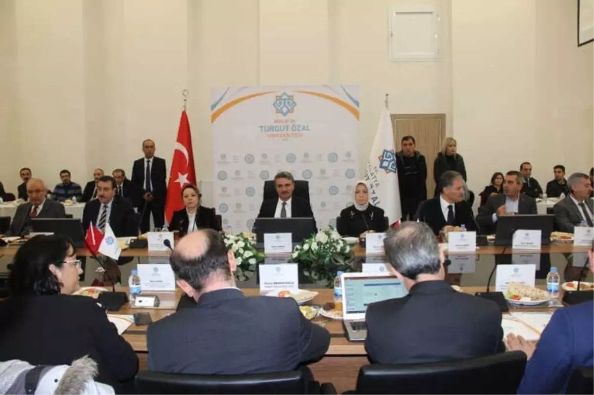 Kayısı Malatya\'da Masaya Yatırıldı