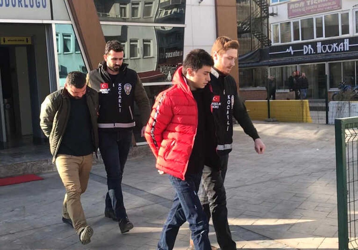 Keserle PTT Binasını Soyan 2 Hırsız, Paraları Saksının Altına Sakladı