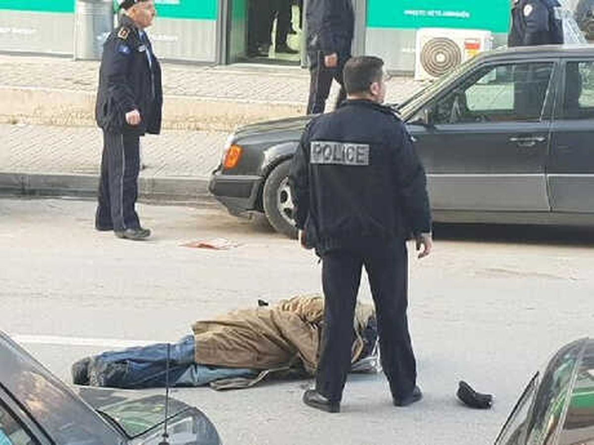 Kosova\'da Banka Soygununda, Soyguncu ve Polisin Hayatını Kaybettiği Çatışma Kamerada