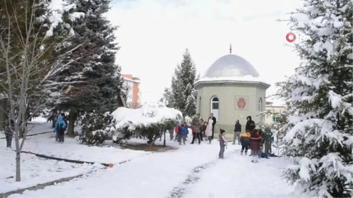 Kuşlara Bir Damla Umut\' Projesi Kapsamından Şuhutlu Minik Öğrenciler Kuşlara Yem Bıraktı