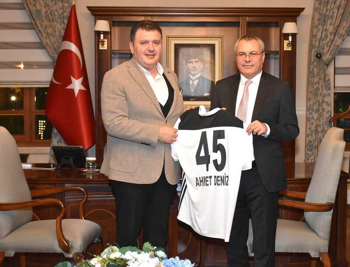 Manisa Büyükşehir Belediyespor Yönetiminden Vali Deniz\'e Ziyaret