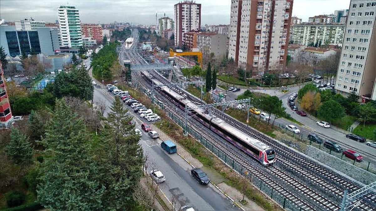 Marmaray İlk Kez Banliyö Hattına Çıktı