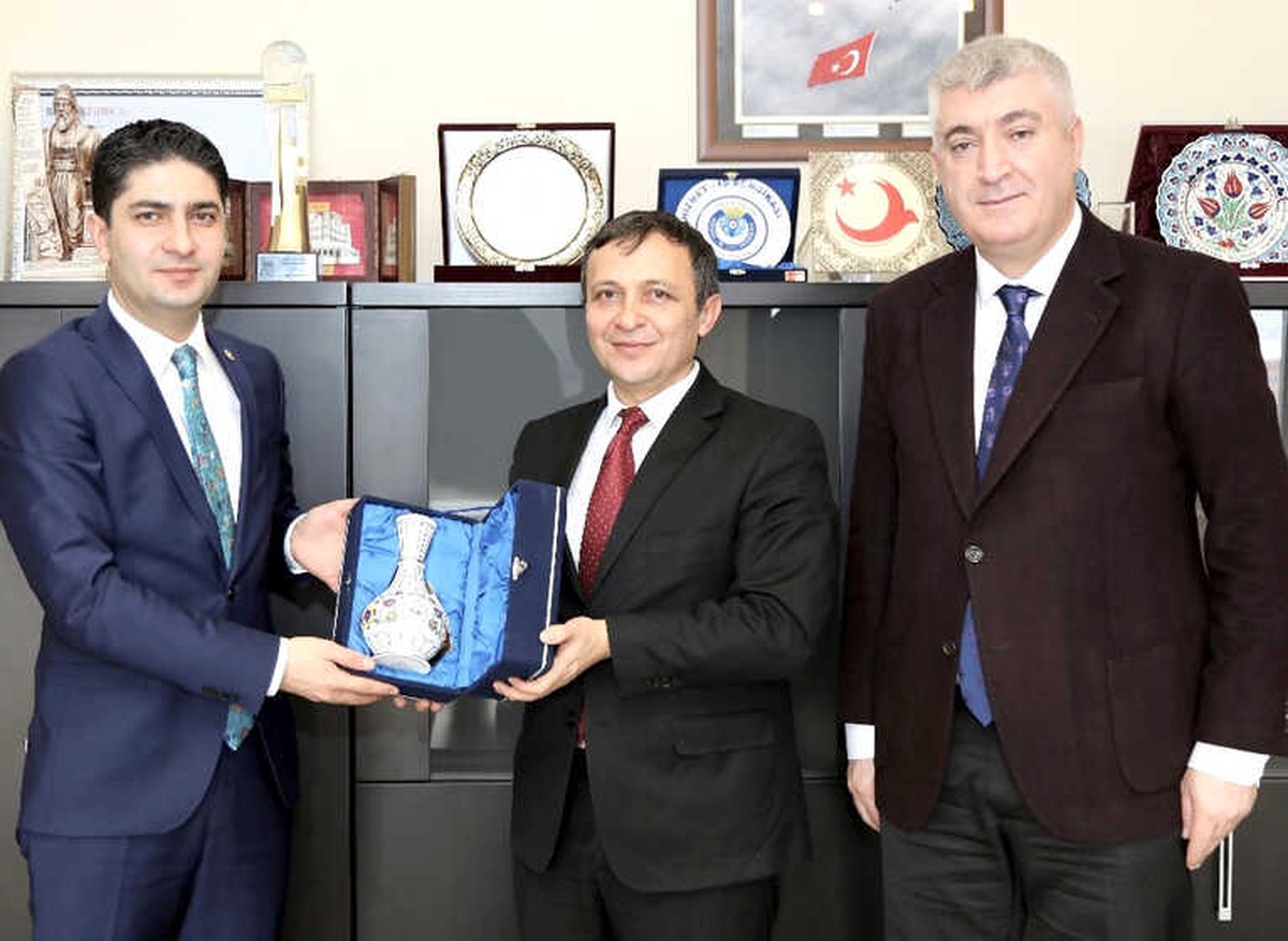 MHP Milletvekili Özdemir\'den, Erü Rektörü Çalış\'a Ziyaret