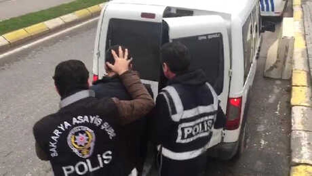 Minibüslerde Yolcuların Parasını Çalan Yankesici Yakalandı