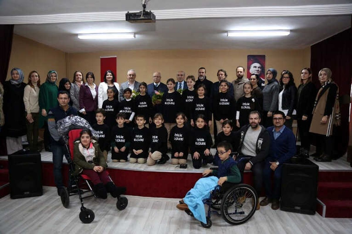 Minik Elleriyle Minik Gönülleri Isıttılar
