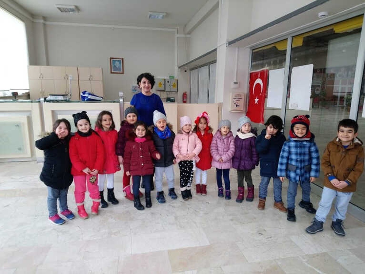 Minik Öğrencilerden Anlamlı Yılbaşı Kartları