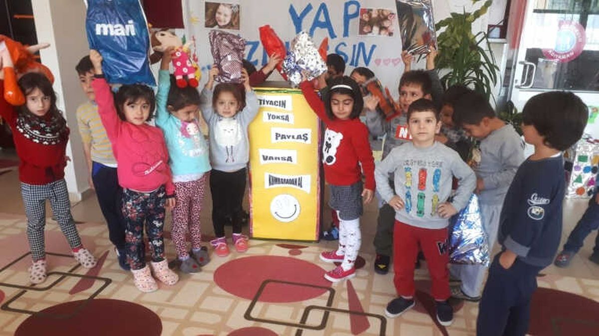 Minik Öğrencilere Yardımlaşma Duygusu Aşılanıyor