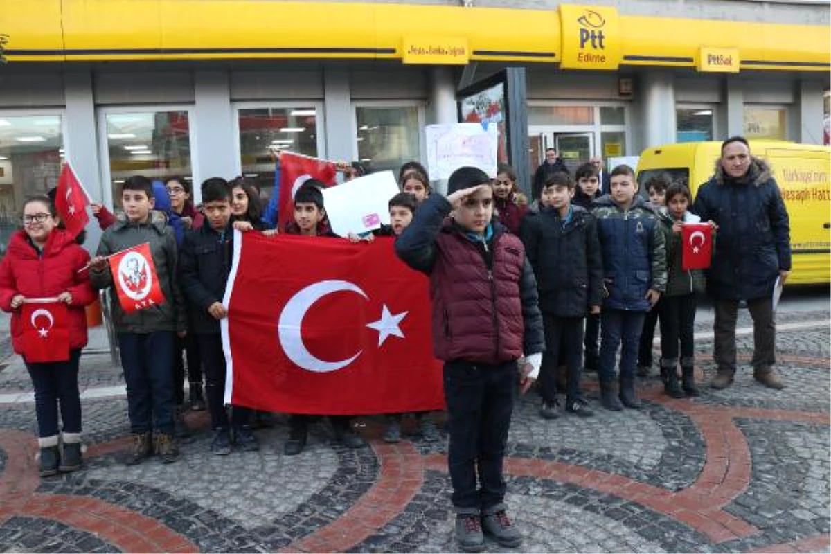 Öğrencilerden Sınırda Görevli Mehmetçiğe Yeni Yıl Mektubu