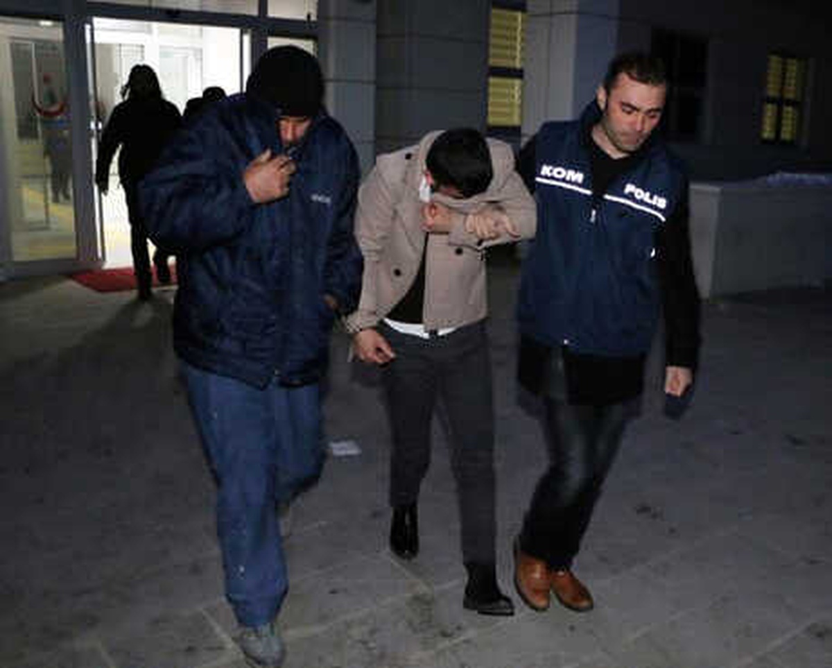 Otomobil Hırsızlarına 3 İlde Operasyon: 5 Gözaltı