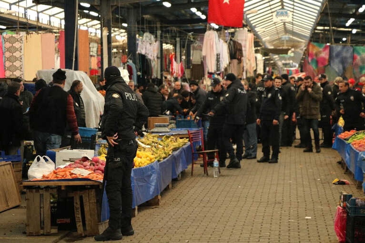 Pazarda Alışveriş Yaparken Vurulan Kadın Hayatını Kaybetti