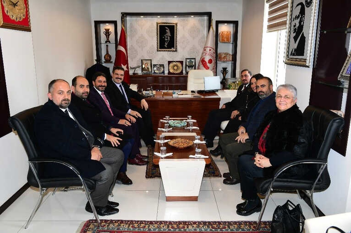 Rektör Çomaklı Seyitgazi Kaymakamı Demirkol\'u Ziyaret Etti