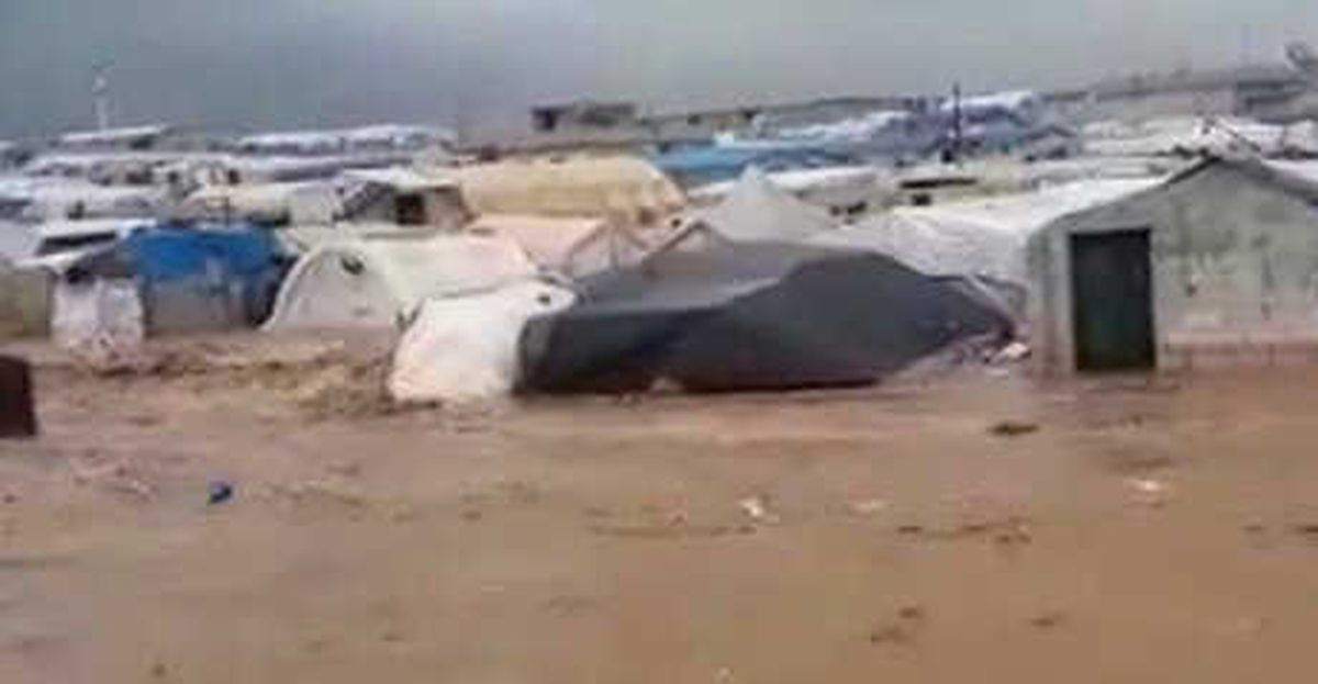 Suriye\'de Sel, 70 Bin Kişinin Yaşadığı Çadır Kentleri Vurdu