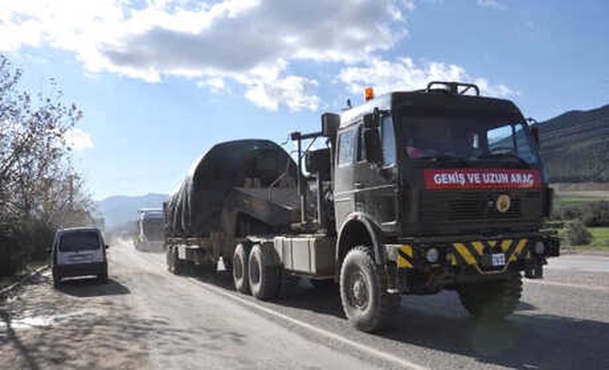 Suriye Sınırına Obüs ve Tank Sevkiyatı