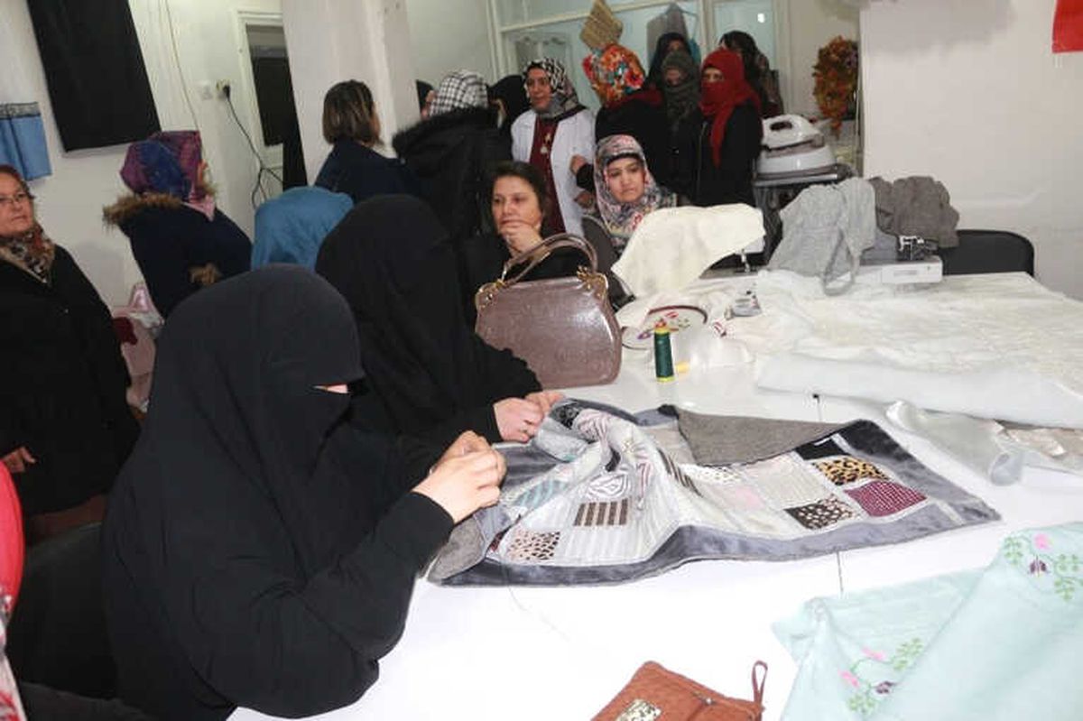 Suriyeli Kadınlar Açılan Kurslarla Aile Bütçelerine Katkı Sunuyor