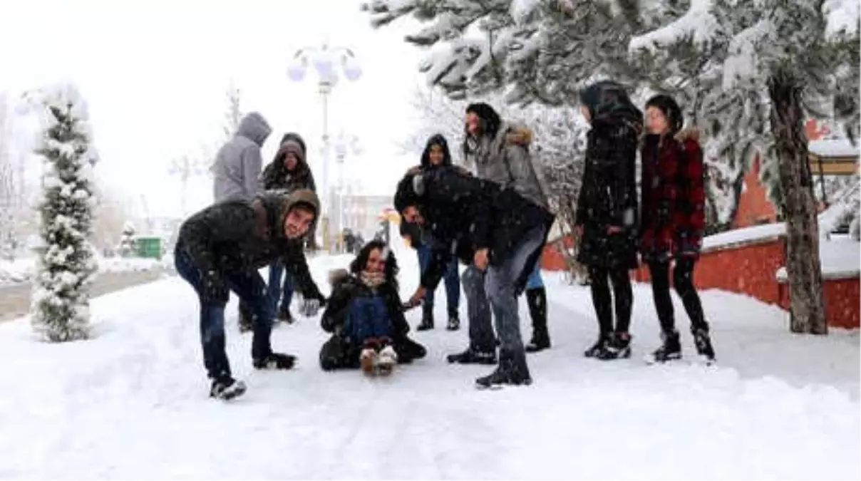 Üniversite Öğrencilerinin Sivas\'ta Soğukla İmtihanı