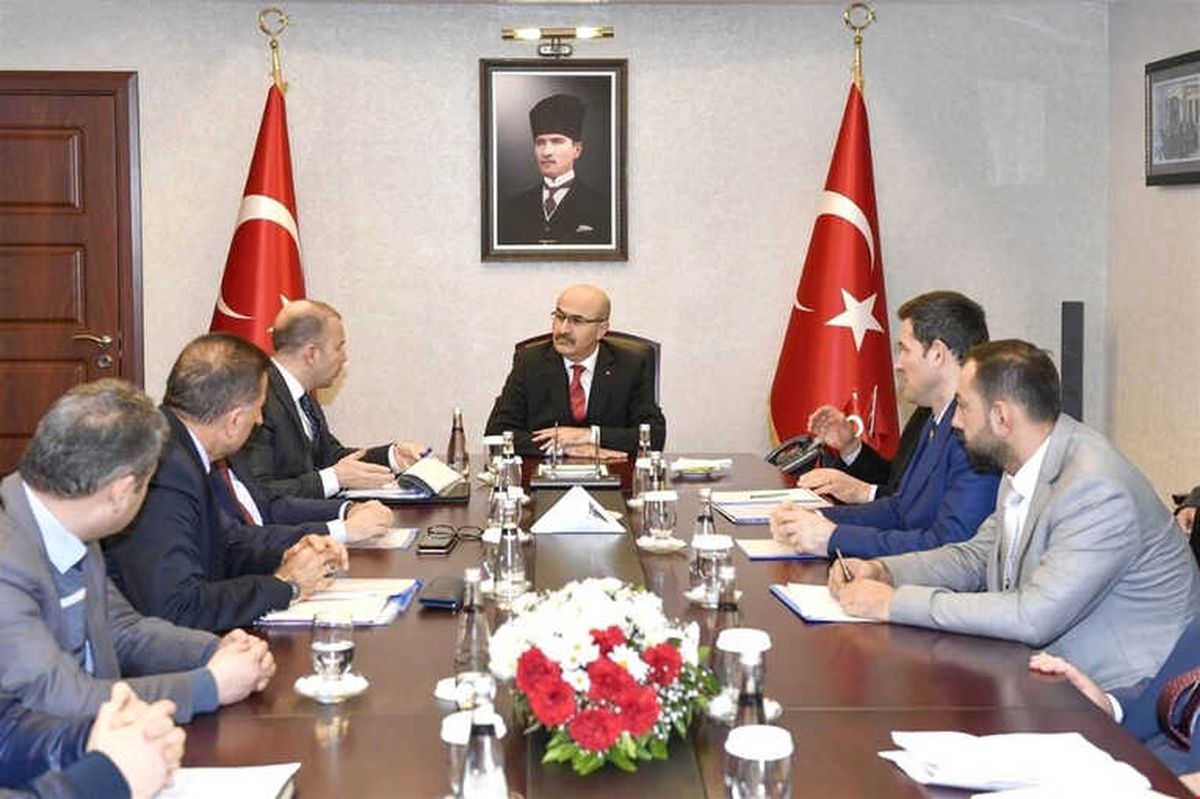 Vali Demirtaş: "Metruk Binalar Biran Evvel Yıkılmalı"
