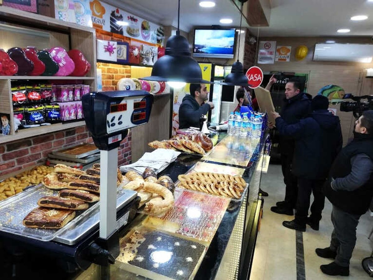Zabıtadan Yılbaşı Öncesi Pastanelere Denetim