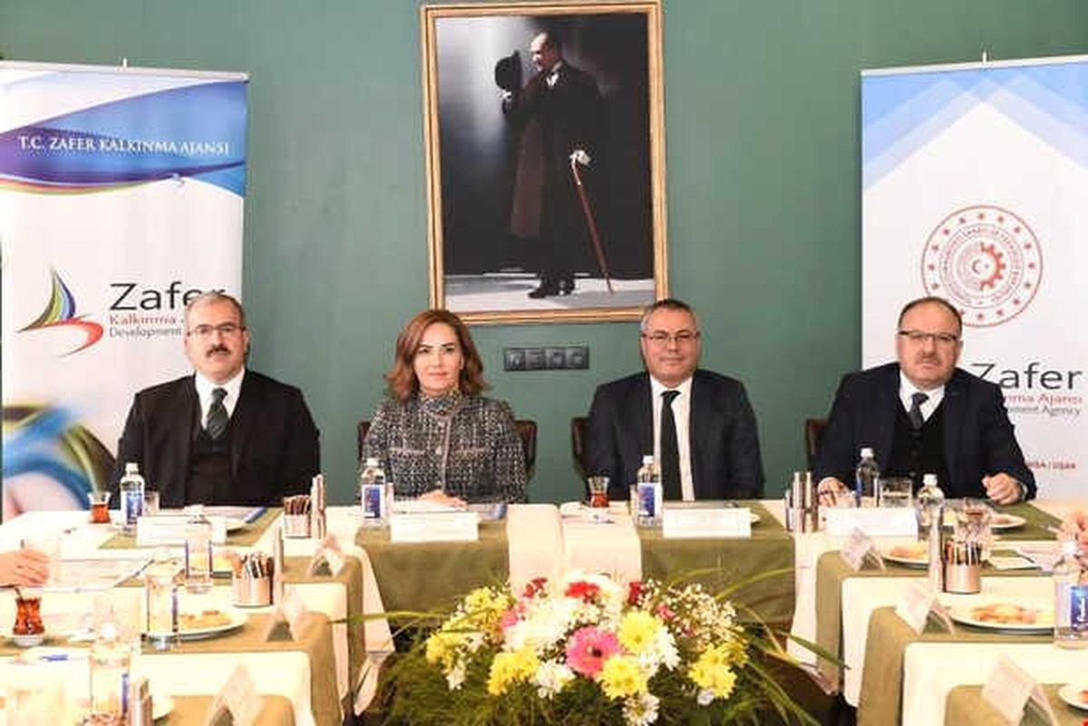 Zeka Uşak\'ta Toplandı