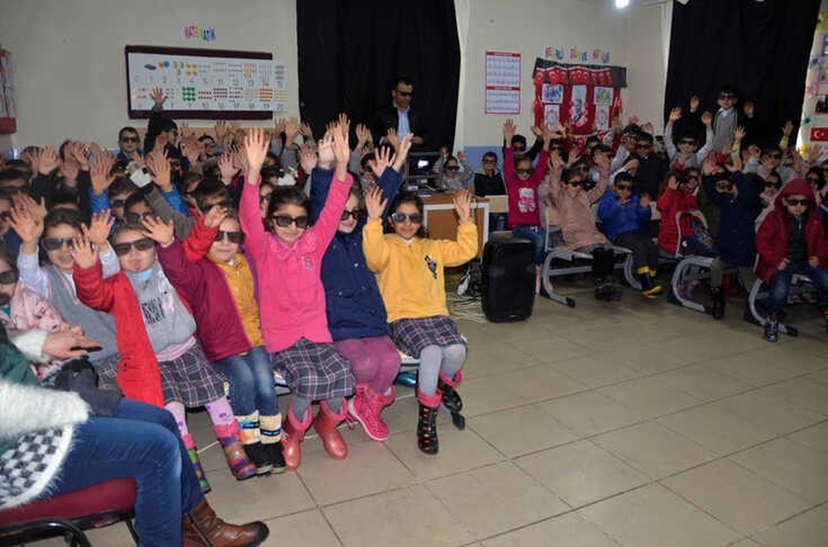 Beytüşşebap Kaymakamlığından Öğrencilere Sinema Gösterisi
