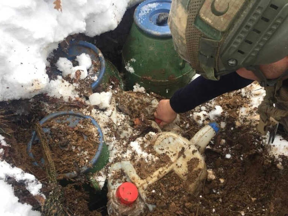 Bitlis\'te Toprağa Gömülü 160 Kilogram Eyp Ele Geçirildi