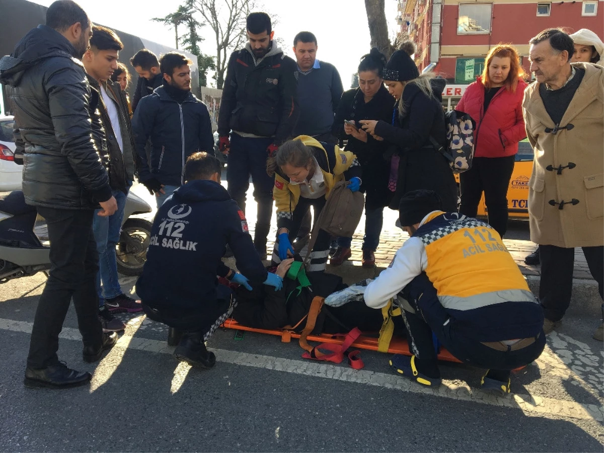 Çarptığı Kadını Ambulansa Taşıdı