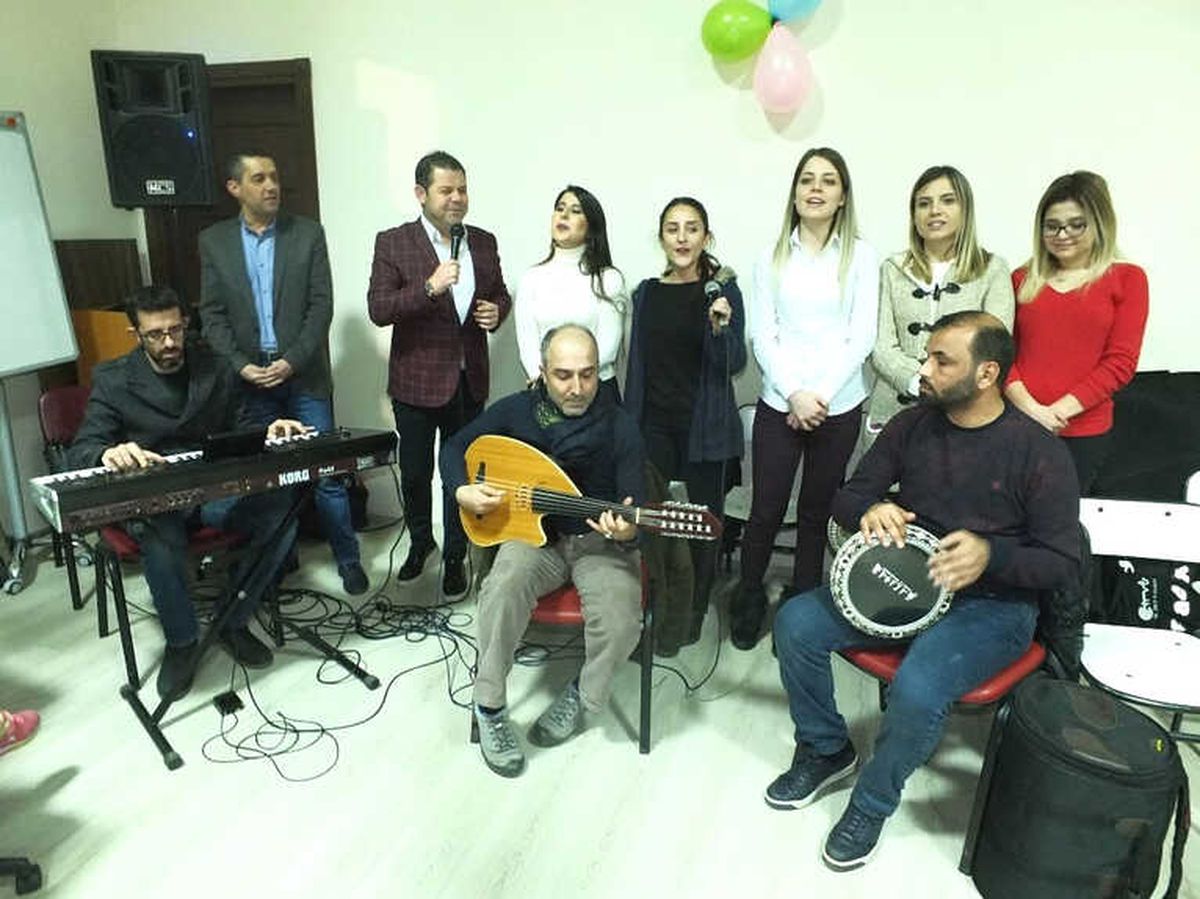 Doktorlar Sahneden Moral Aşıladı