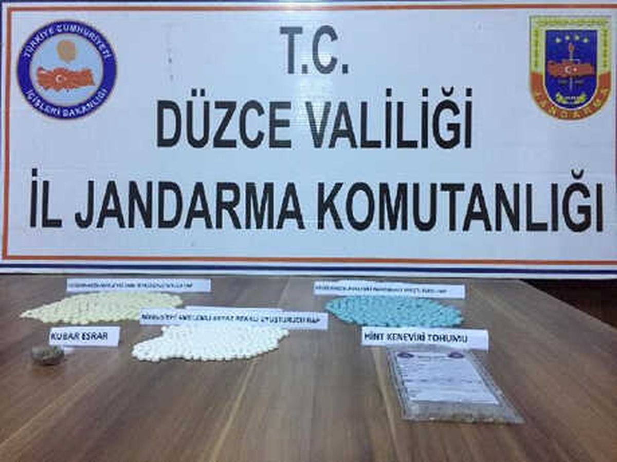 Düzce\'de Otomobil Amblemli Uyuşturucu Haplar Ele Geçirildi