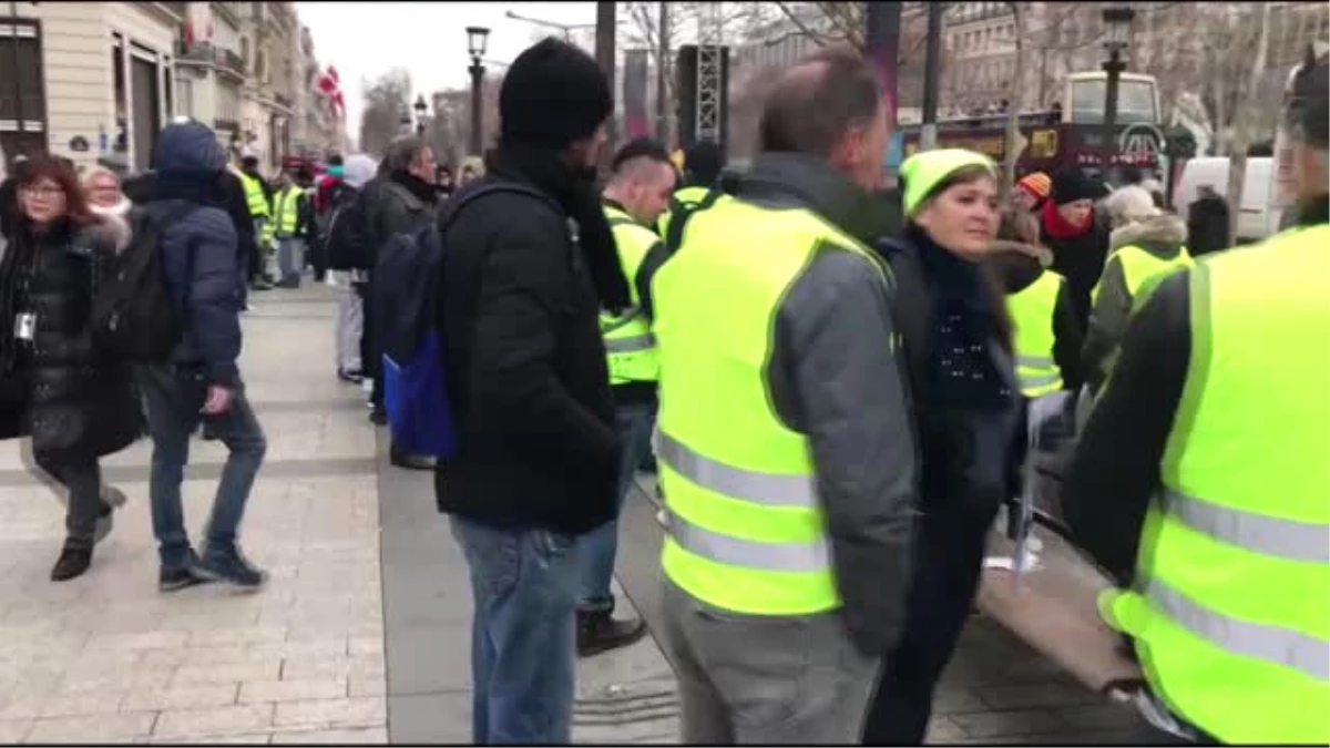 Fransa\'da Sarı Yeleklilerin Gösterileri