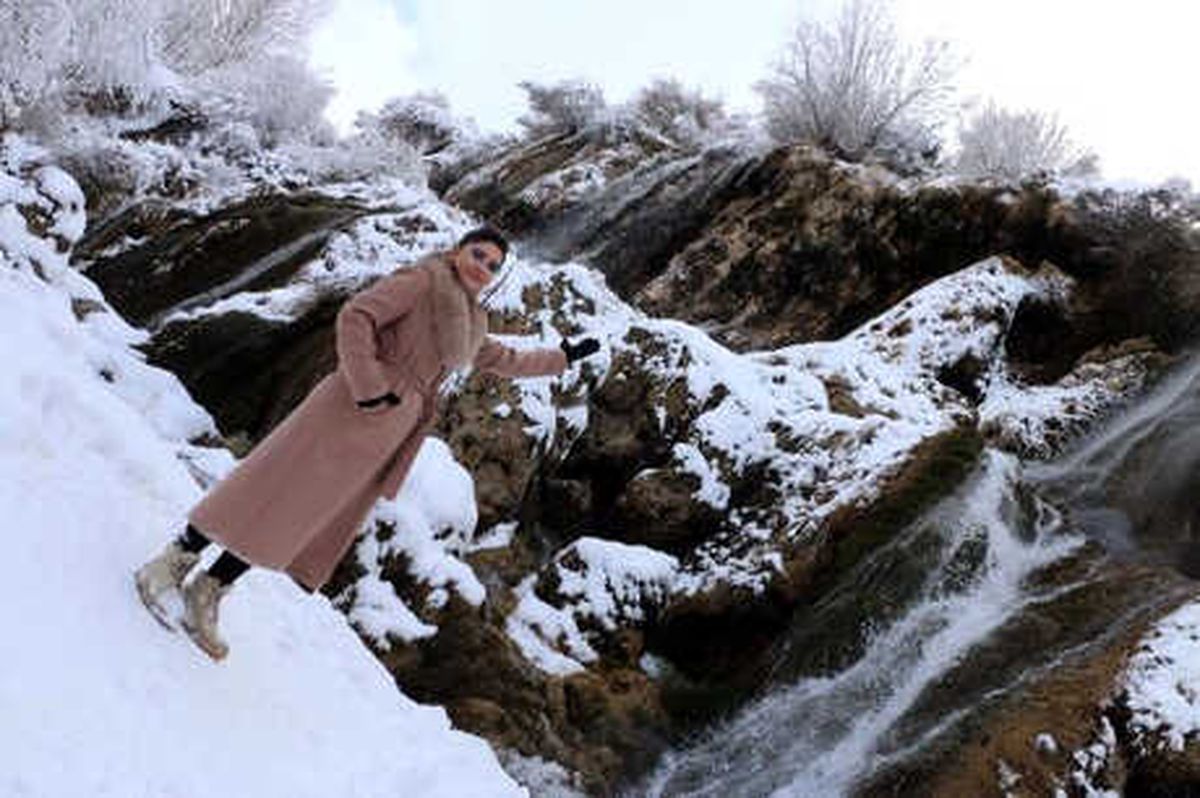 Girlevik Şelalesi Karla Bir Başka Güzel