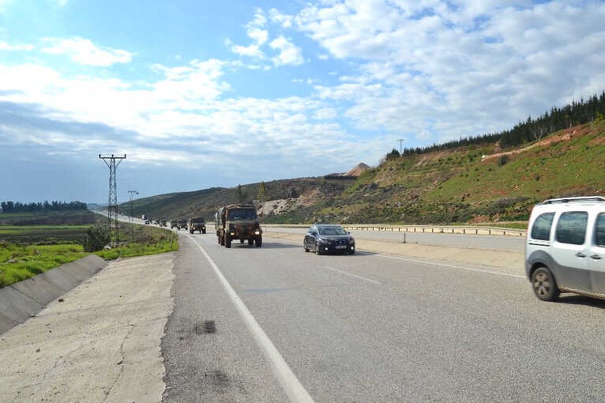 Hatay\'dan Suriye Sınırına Asker Sevkiyatı