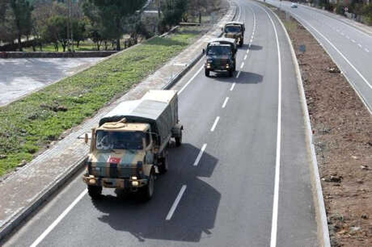 Hatay\'dan Suriye Sınırına Askeri Sevkiyat Sürüyor (2)