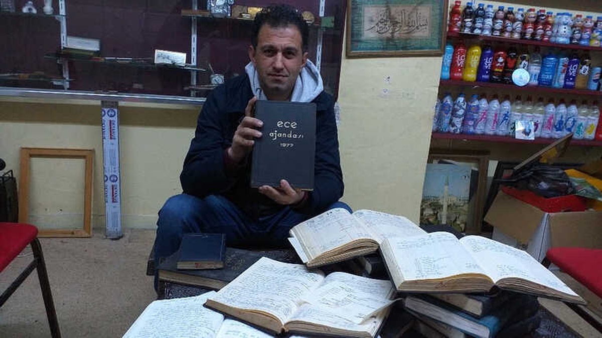 İran Büyükelçisinin Şoförünün 30 Yıl Tuttuğu Notlar Ortaya Çıktı