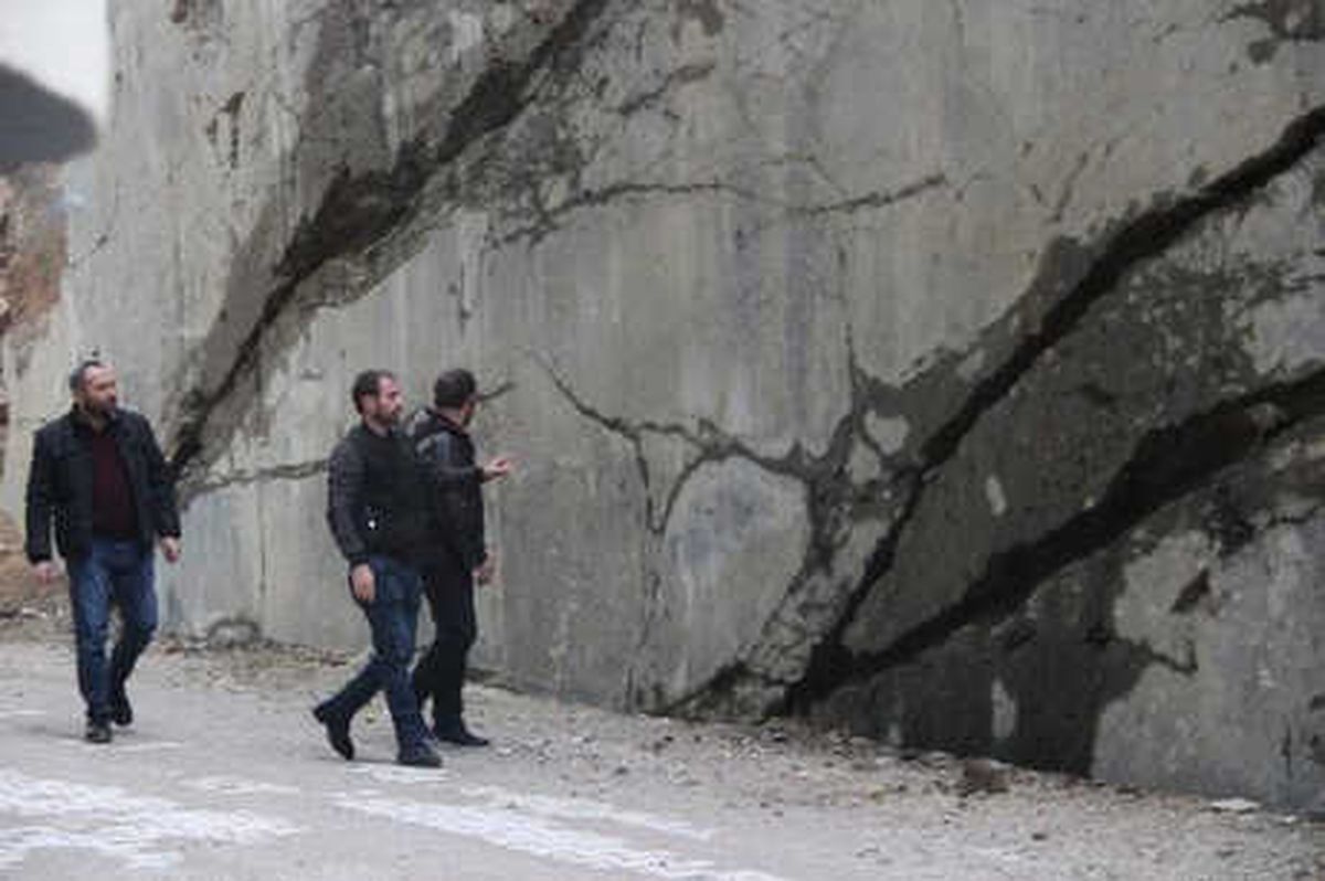İstinat Duvarı Çöken Sitenin Sakinleri 2 Yıldır Korku İçinde Yaşıyor