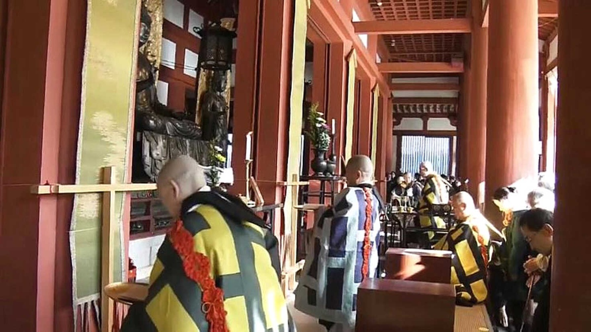 Japonya\'da Yakushiji Tapınağı\'nın Geleneksel Temizliği Yapıldı
