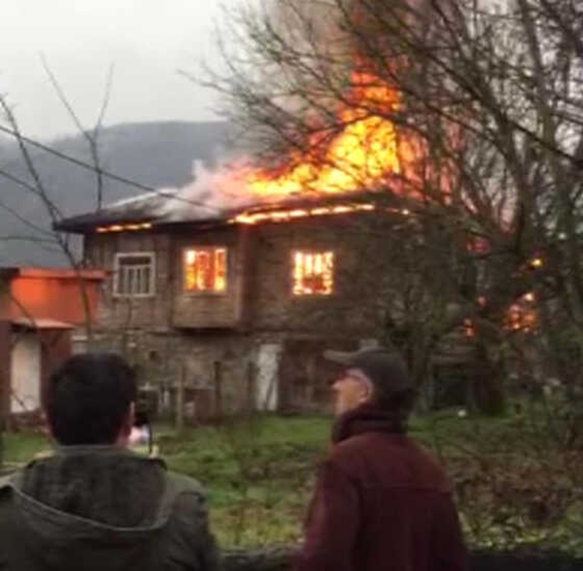 Karabük\'te Korkutan Yangın, Ahşap Ev Kül Oldu