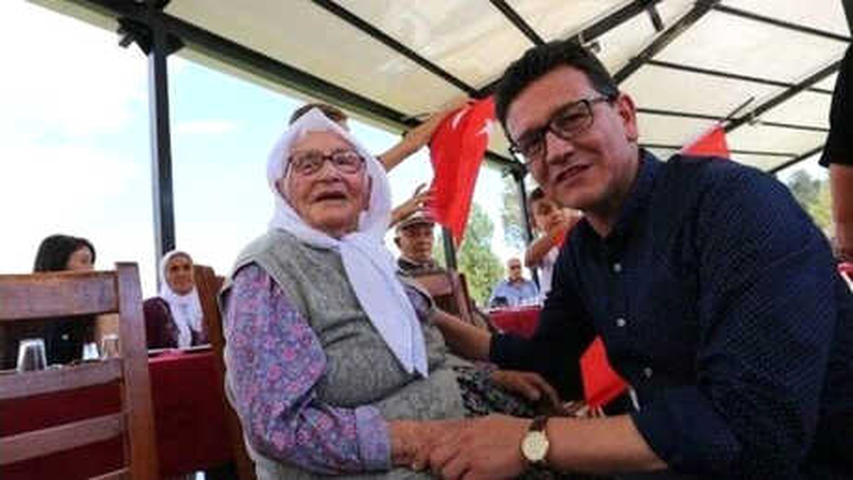 Milletvekili Atay Uslu, 103 Yaşındaki Anneannesini Kaybetti