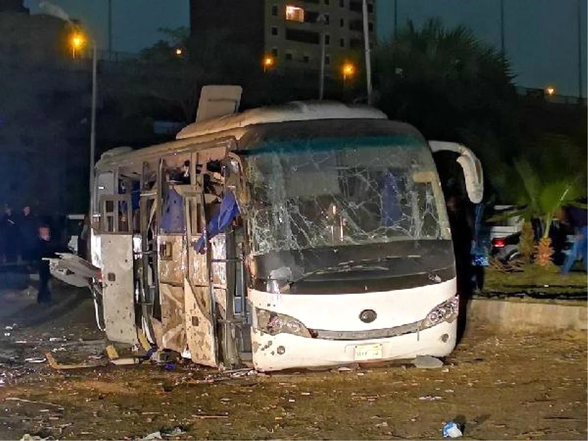 Mısır\'da Turist Otobüsüne Düzenlenen Bombalı Saldırıda Ölü Sayısı 4\'e Çıktı