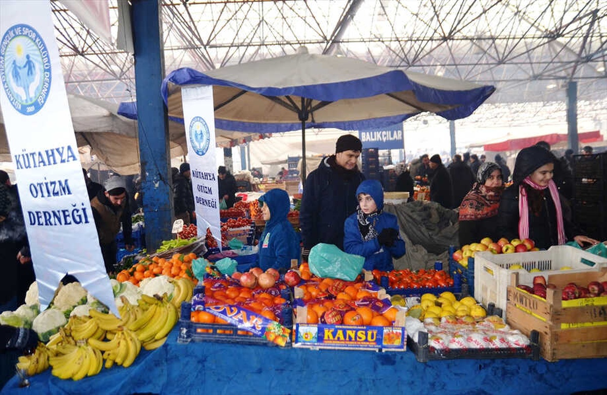 Otizmli Çocuklar Pazarda Sebze Meyve Sattı
