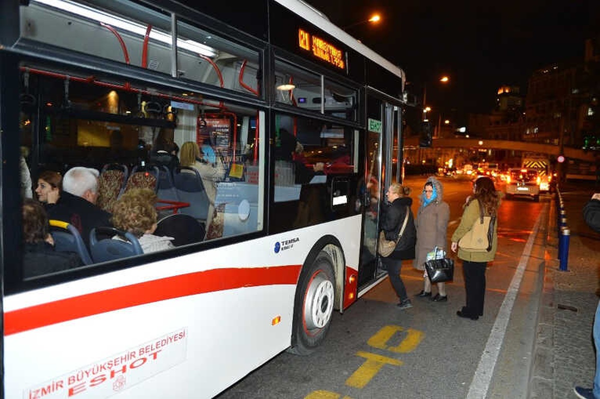Otobüs, Gemi, Metro ve Tramvay Seferleri Uzatıldı
