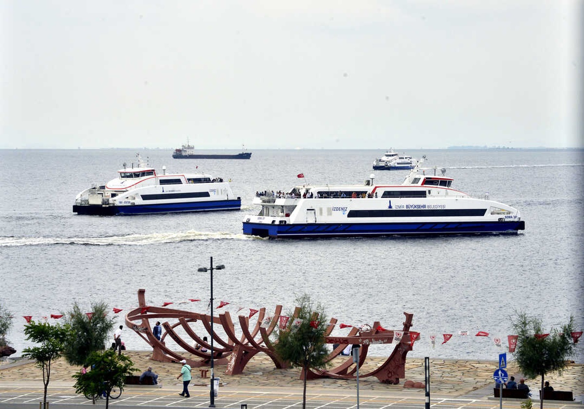 Otobüs, Gemi, Metro Ve Tramvay Seferleri Uzatıldı