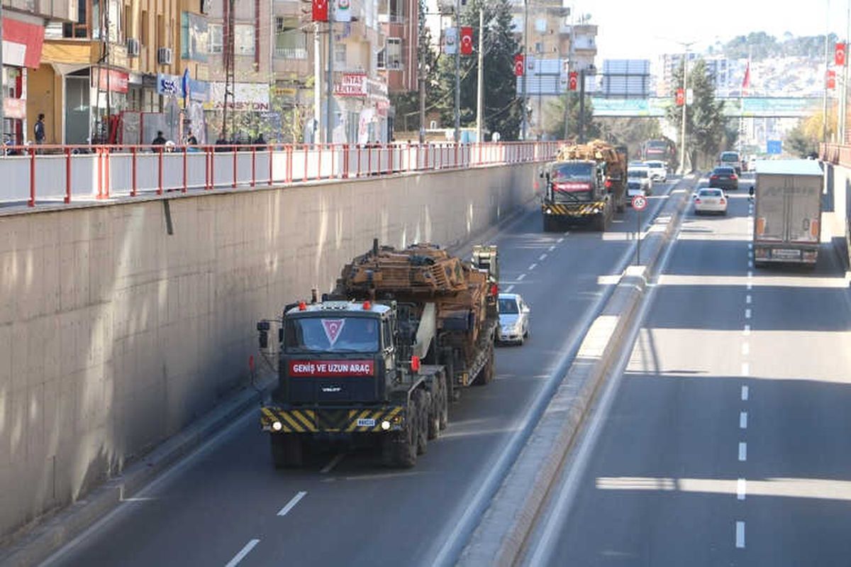 Şanlıurfa\'dan Sınır Birliklerine Tank Sevkiyatı