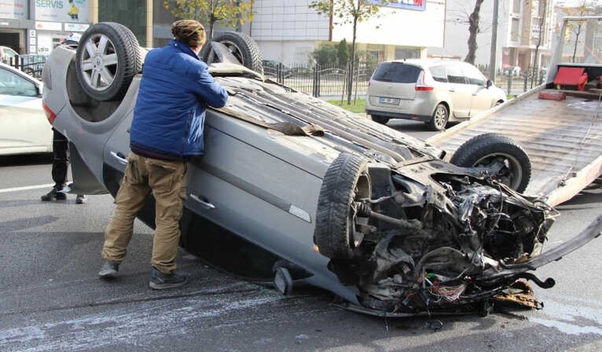 Takla Atan Otomobilden Sağ Kurtuldu