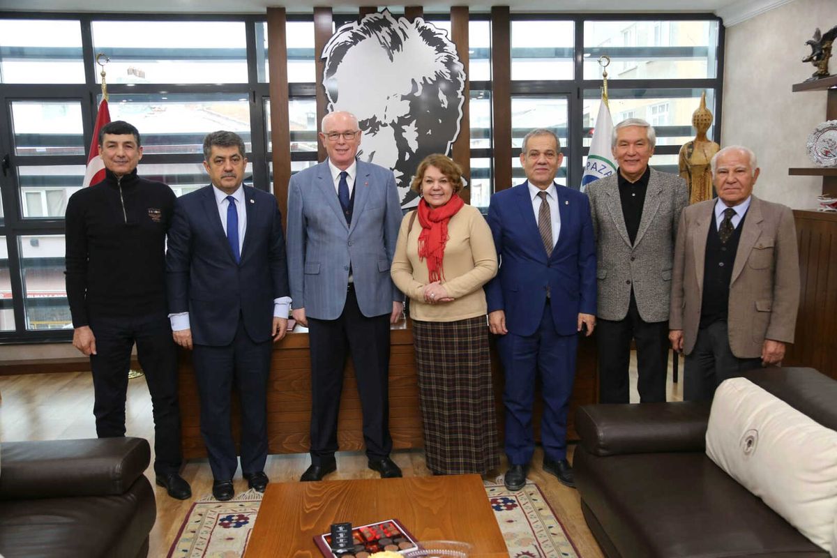 Tataristan Devlet Sinema Genel Müdürü Aytuganova\'dan Kazım Kurt\'a Ziyaret