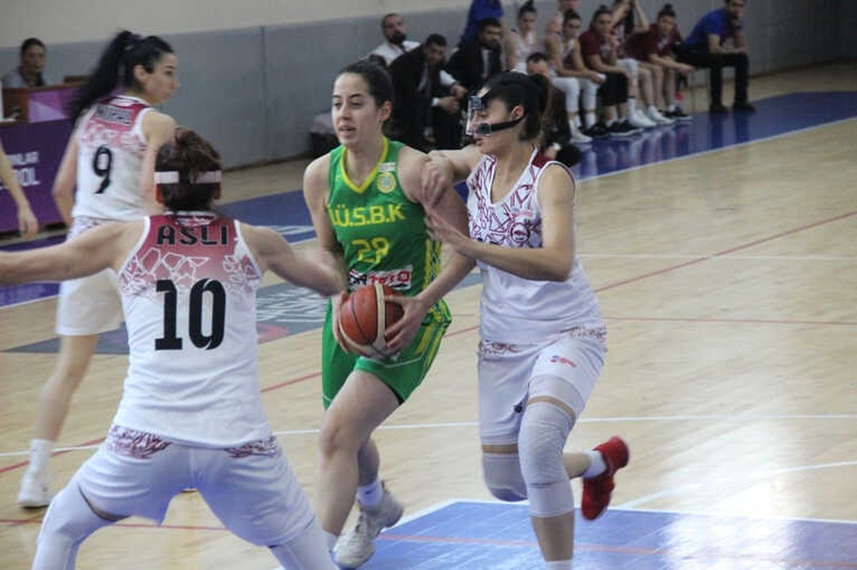 Türkiye Kadınlar Basketbol 1. Ligi: Elazığ İl Özel İdare: 79 - İstanbul Üniversitesi Gelişim: 42