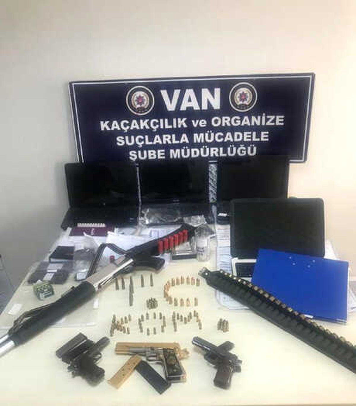 Van\'da Tefeci Operasyonunda 8 Tutuklama