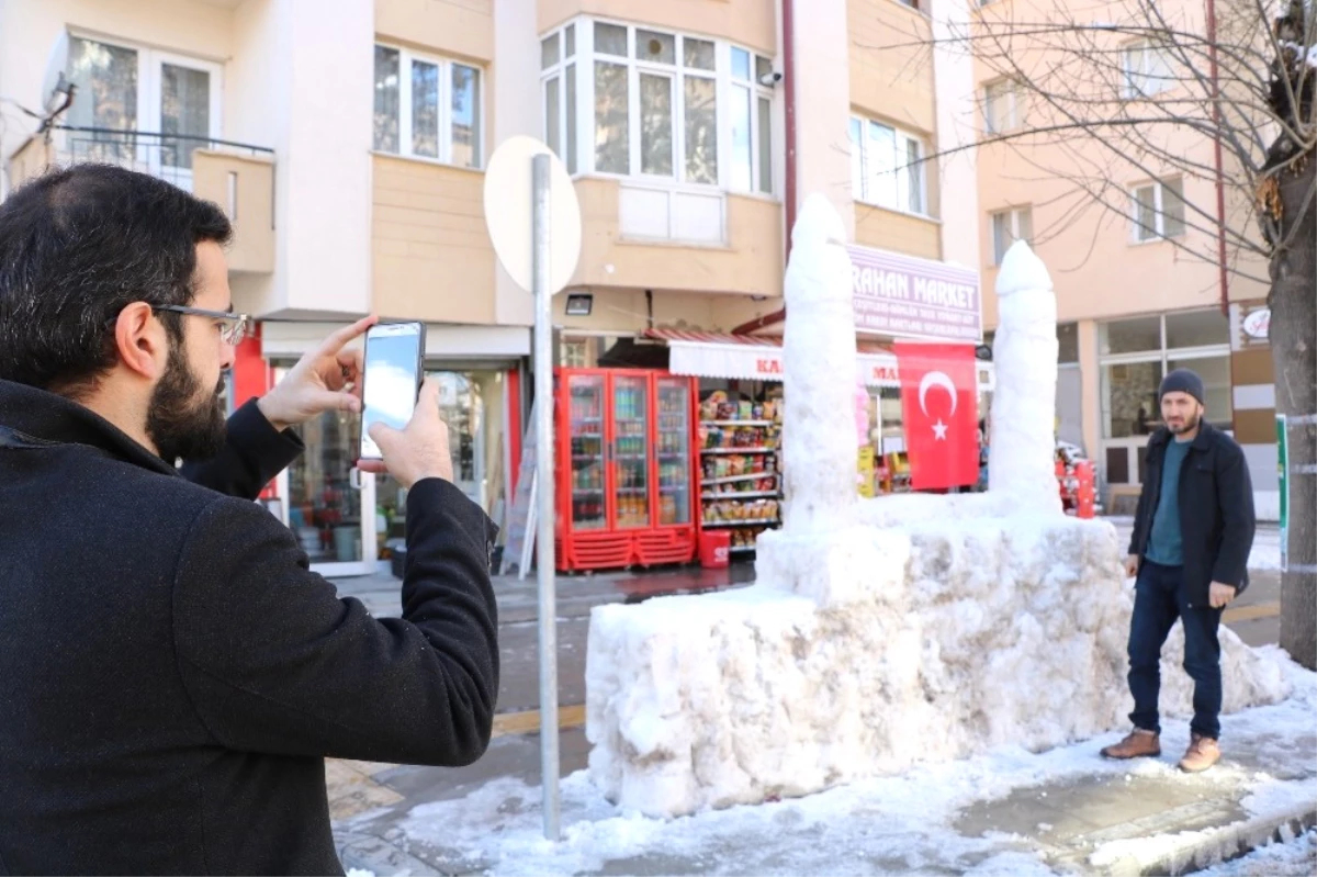 Yapımı 4 Saat Sürdü, Tamamlamak İçin Kar Yağmasını Bekliyor